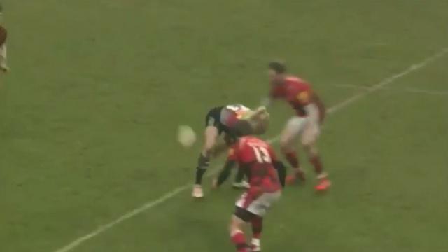 VIDEO. Premiership - Harlequins. La passe de fourbe de Matt Hopper pour feinter la défense du London Welsh