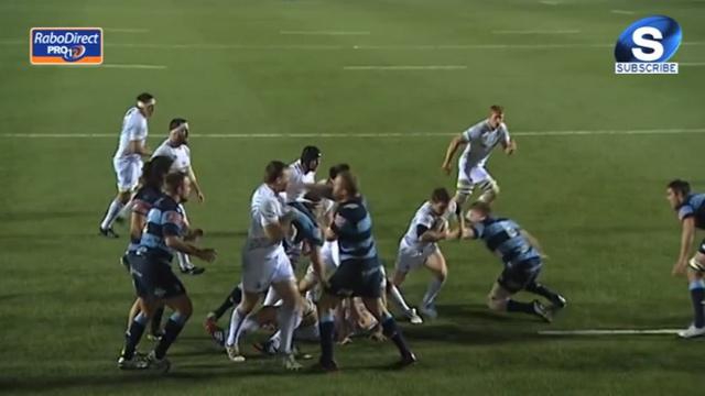 VIDEO. Pro 12. Scott Andrews donne un coup de poing au lieu de défendre sur Eoin Reddan qui marque