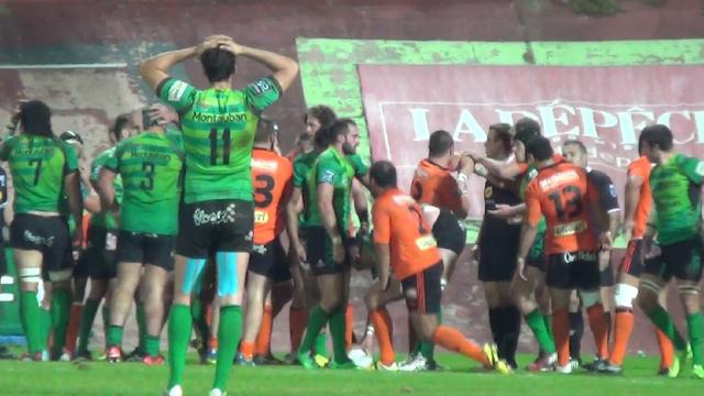 VIDEO. Pro D2. Le demi d'ouverture de Narbonne Clint Eadie a-t-il été mordu face à Montauban ?