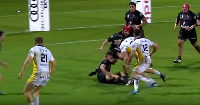 Pro D2 - Feinte, gros cul et double plaquage cassé, le déboulé surpuissant de Gibouin [VIDÉO]