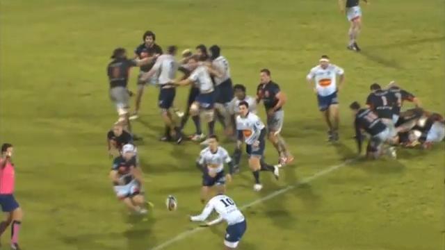 VIDEO. Pro D2 : Sébastien Chabal assomme Marc Giraud d'un énorme coup de poing