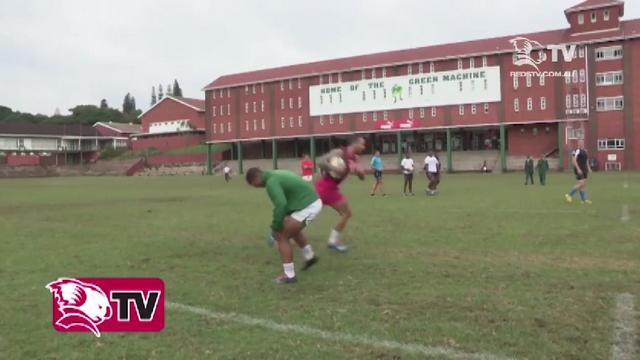 VIDEO. Quade Cooper laisse un jeune rugbyman pour mort lors d'un duel