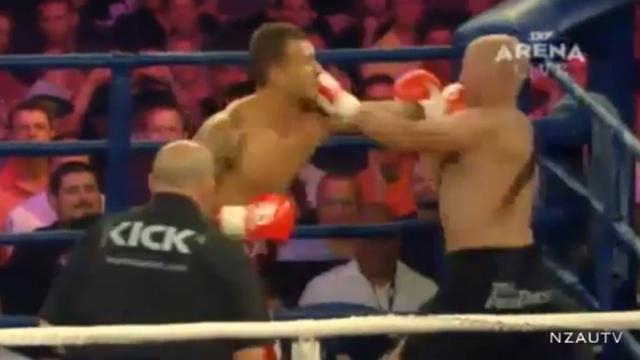 VIDEO. Quade Cooper remporte son deuxième combat de boxe sur KO technique