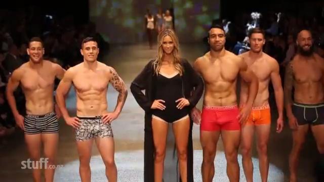 VIDEO. INSOLITE. Quand les All Blacks défilent en sous-vêtements à la fashion week 