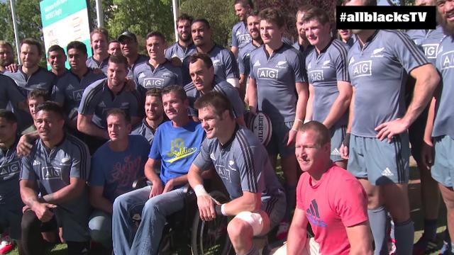 VIDEO. Quand les All Blacks interrompent leur entraînement pour rendre hommage à Joost van der Westhuizen