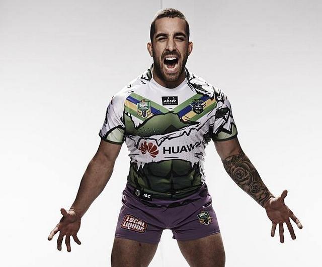 VIDEO. Quand les joueurs de NRL se transforment en super-héros pour faire le show