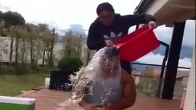 VIDEO. INSOLITE. Quand les rugbymen se mouillent pour la bonne cause