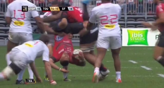 VIDÉO. RCT - Stade Français : La prise de catch de Digby Ioane sur Bryan Habana