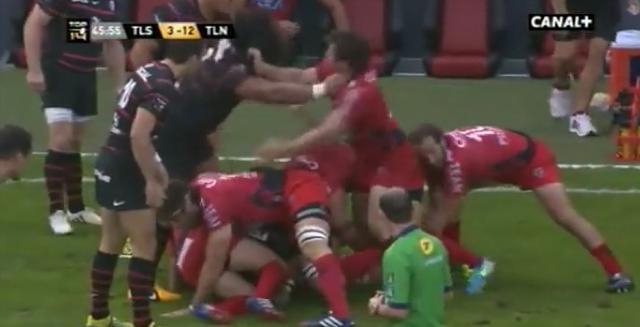 VIDEO. Stade Toulousain - RCT : Quand Census Johnston et Craig Burden se crêpent le chignon