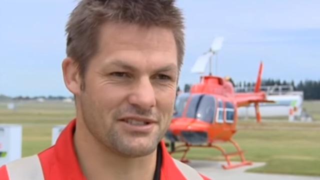 VIDEO. Richie McCaw rejoint les équipes de secouristes après le tremblement de terre en Nouvelle-Zélande