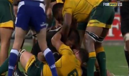 Richie McCaw victime d'un coup de genou et d'un coup de boule face aux Wallabies