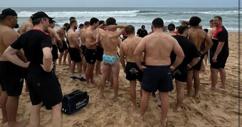 RUGBY. Alors que la France entière sort les doudounes, les joueurs d'Oyonnax se régalent à la plage !