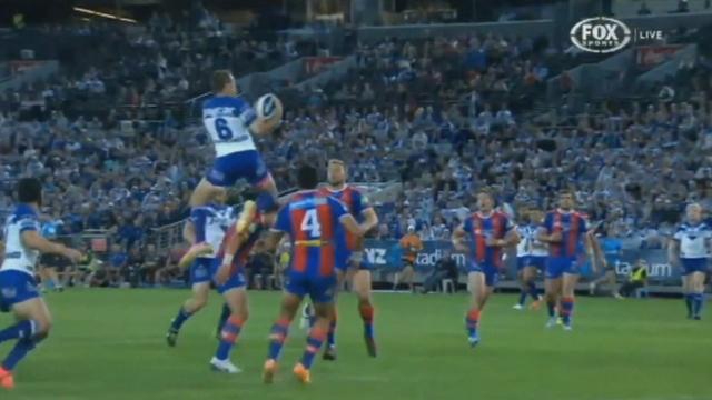 VIDEO. Rugby à 13. Josh Reynolds s'envole par-dessus son adversaire pour l'essai des Bulldogs en NRL