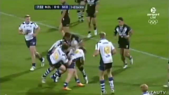 VIDEO. Rugby à XIII : L'énorme bouchon de Manu Vatuvei qui se termine en essai 60 mètres plus loin