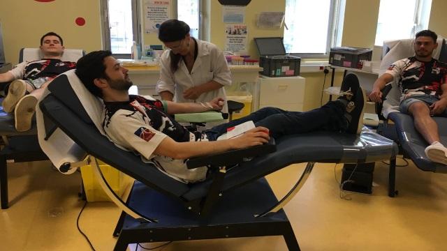 AMATEUR : solidaires de leur coach atteint de leucémie, les joueurs d'Angers donnent leur sang en équipe