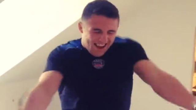 VIDEO. Insolite - Sam Burgess se lâche et nous fait admirer ses talents de danseur sur All About That Bass