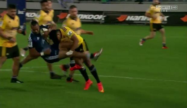 VIDEO. Super Rugby. Julian Savea ou la parfaite alliance entre puissance et vitesse 