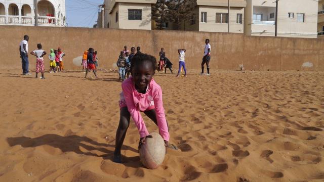 Au Sénégal, le développement du rugby passe par les jeunes, avec un Français au cœur du projet