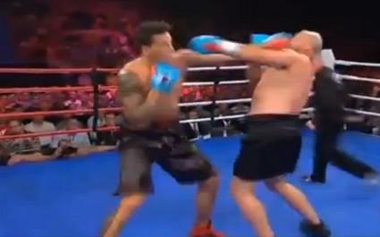  Sonny Bill Williams remporte son match de boxe contre François Botha 