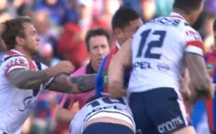 VIDEO. Pas de cadeau entre anciens Toulonnais avec ce plaquage à l'épaule de Sonny Bill Williams sur Willie Mason