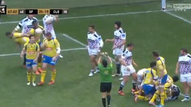 VIDÉO. INSOLITE. Stade Français - ASM : Quand Yato s'énerve et... s'envoie le ballon en pleine figure