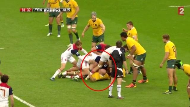 VIDEO. XV de France - Australie : fallait-il accorder une pénalité aux Bleus en fin de match ?