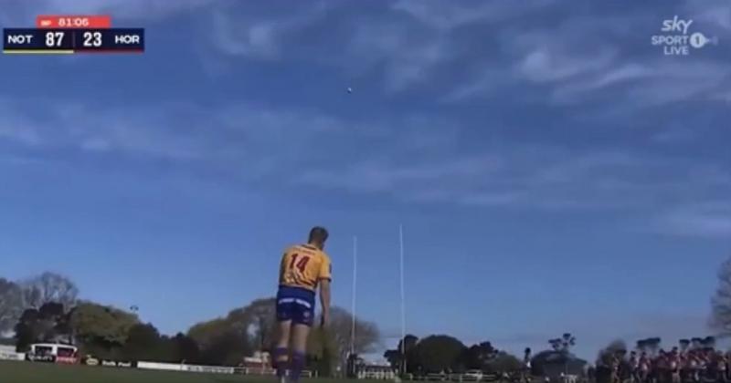 RUGBY. VIDEO. Cet événement improbable ne l'empêche pas de réussir un sublime coup de pied !