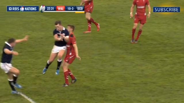 VIDEO. Ecosse. Stuart Hogg décalque Dan Biggar à l'épaule et prend un carton rouge