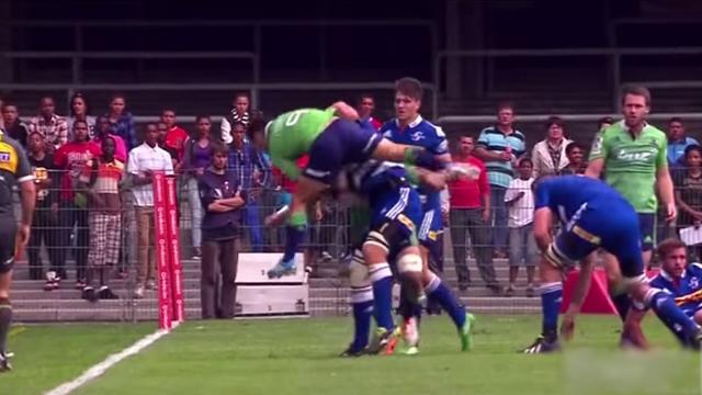 VIDEO. Super Rugby - Duane Vermeulen plante Aaron Smith dans le sol avec une seule main
