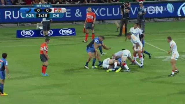 VIDEO. Super Rugby - Alby Mathewson laboure les côtes de Sam Cane...mais ne prend pas de carton