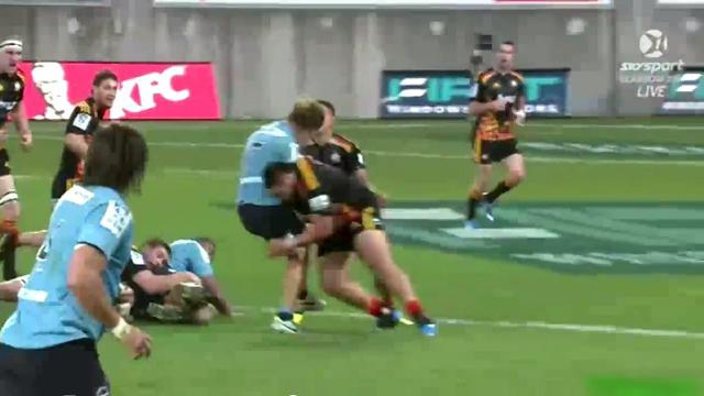 VIDEO. Super Rugby - Ben Tameifuna découpe Michael Hooper pour le plus gros arrêt buffet de la saison