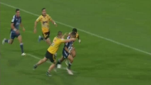 VIDEO. Super Rugby - Le talonneur Dane Coles sort le sprint de sa vie face à Benji Marshall et se sacrifie face aux Blues