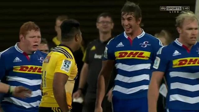 VIDEO. Super Rugby. Eben Etzebeth et Julian Savea se chauffent et s'envoient des baffes