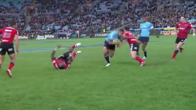 VIDEO. Super Rugby. Israel Folau renverse Nadolo pour l'essai en mode superman de Naiyaravoro