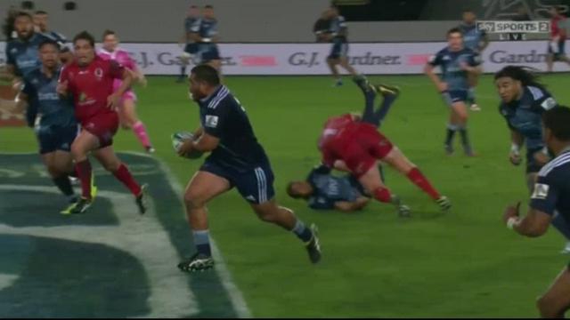 VIDEO. Super Rugby - James Slipper prend trois semaines de frigo pour ce plaquage retourné sur Peter Saili