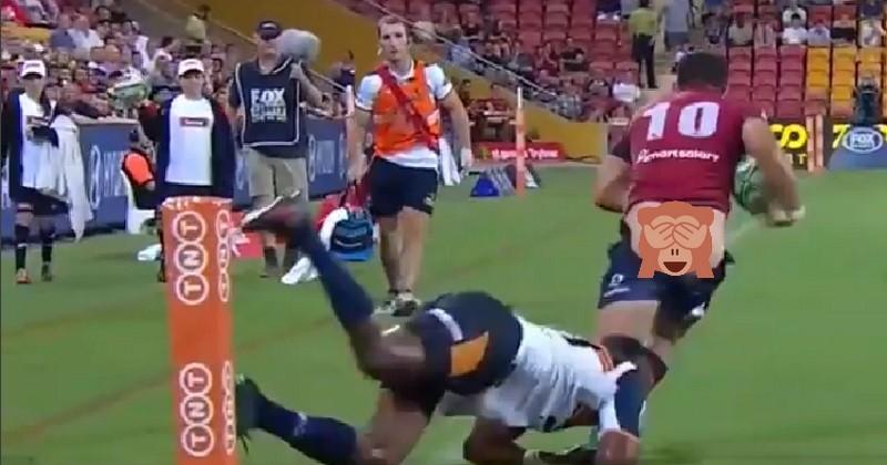 VIDÉO. Insolite - Super Rugby : Jono Lance tente de relancer... mais se fait déculotter par un adversaire