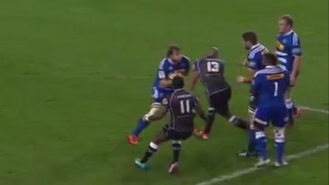 VIDEO. Super Rugby - JP Pietersen s'assomme tout seul en percutant Duane Vermeulen à pleine vitesse