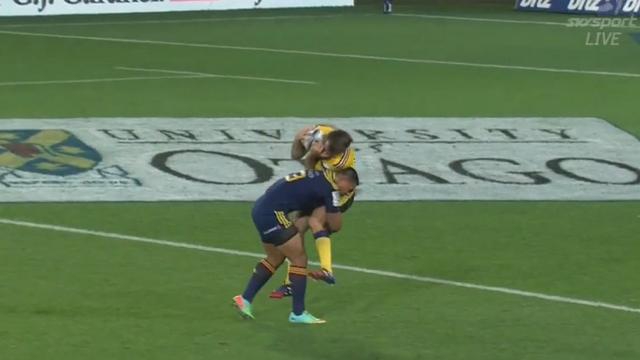 VIDEO. Super Rugby. La grosse cartouche de Malakai Fekitoa sur le All Black Conrad Smith