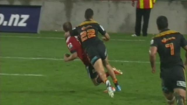 VIDEO. Super Rugby - Anton Leinert-Brown échappe au carton malgré une grosse manchette sur Andy Ellis