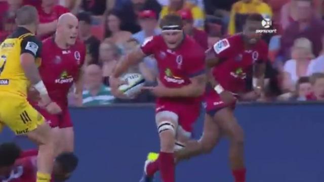 VIDEO. Super Rugby - Reds : chistéra à l'aveugle et passe de basketteur, Scott Higginbotham nous régale