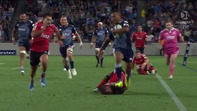 VIDEO. Super Rugby : Richie McCaw mange deux fois la pelouse lors du quart d'heure de folie des Blues face aux Crusaders