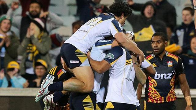 VIDEO. Super Rugby - Les Brumbies résistent aux Chiefs dans un match épique et se qualifient pour les demies