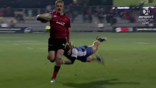 VIDEO. Super Rugby - Nick Cummins s'arrache sur 80m pour empêcher Johnny McNicholl de marquer