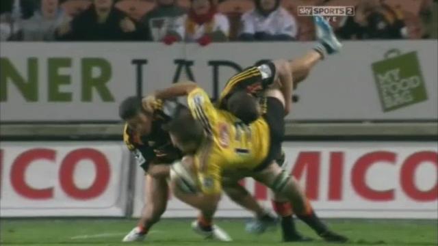 VIDEO. Super Rugby - Tim Bateman et James Marshall stoppés net par les arrêts buffet des Chiefs
