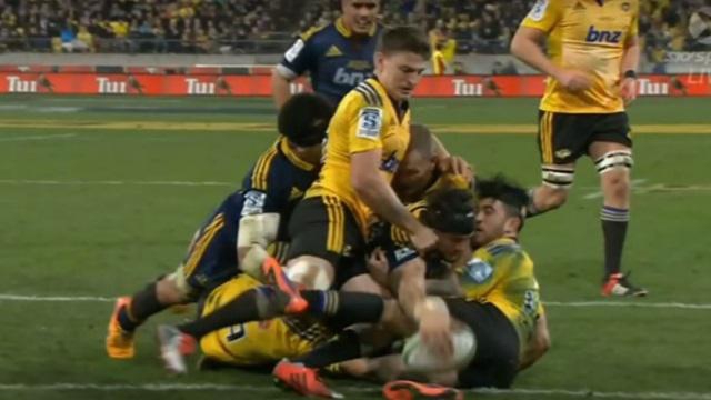 VIDEO. Super Rugby : Elliot Dixon résiste à cinq défenseurs et donne le titre aux Highlanders