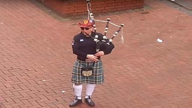 Insolite. Tournoi des 6 nations : la panoplie du supporter écossais 