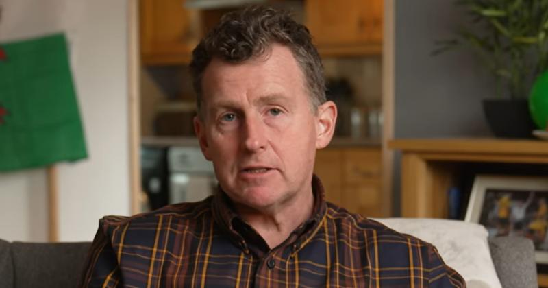 VIDÉO. La légende Nigel Owens revient sur les décisions litigieuses de France - Galles