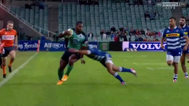 VIDEO. Super Rugby. Taqele Naiyaravoro assomme 2 défenseurs pour un essai en puissance