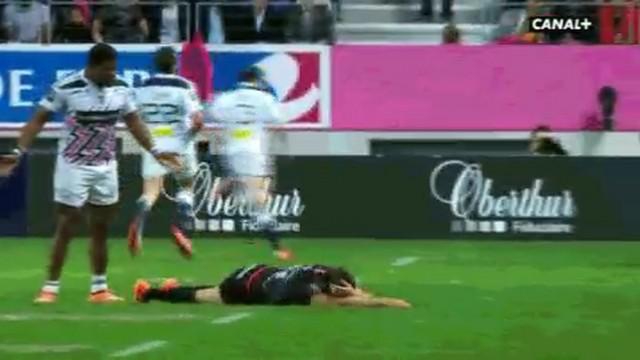 GIF. Top 14. Jonathan Danty décroche une gauche à Vincent Clerc et prend un rouge 