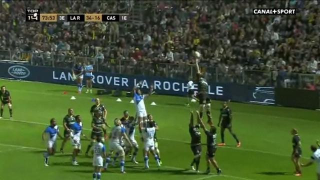 GIF. Top 14 - La Rochelle. Le contre spectaculaire de Jason Eaton dans la stratosphère face à Castres